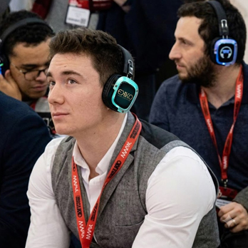 Silent conference con auriculares inalámbricos en el MWC de Barcelona