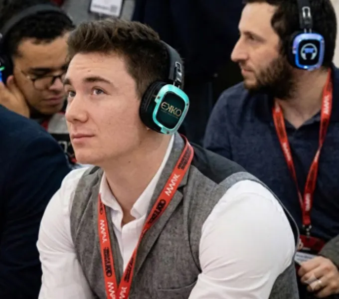 Silent conference con auriculares inalámbricos en el MWC de Barcelona