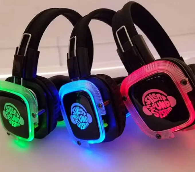 Los tres canales de audio del sistema EKKO en verde, azul y rojo